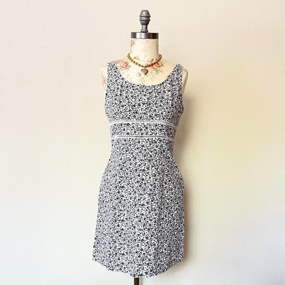 Urban life white floral vintage mini dress womens size 7‎